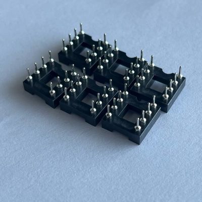 2.54mm 8ピンICソケットコネクタ 女性 直のピンヘッダー PBT 絶縁材料 黒