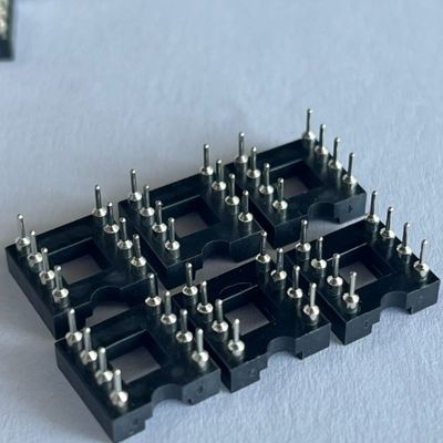 2.54mm 8ピンICソケットコネクタ 女性 直のピンヘッダー PBT 絶縁材料 黒
